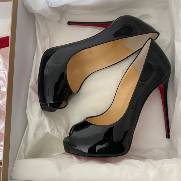 Christian Louboutin - Picture 3 of 6